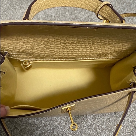 25cm tan beige khaki crocodile leather top handle handbag - Picture 5 of 6